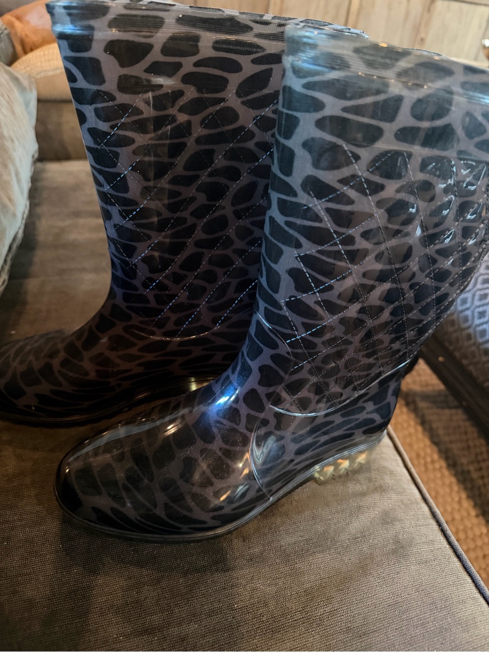 Patterned Black Rain Boots - Picture 5 of 5